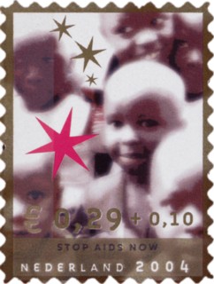 NVPH 2307 - Goede doelen Decemberzegel 2004